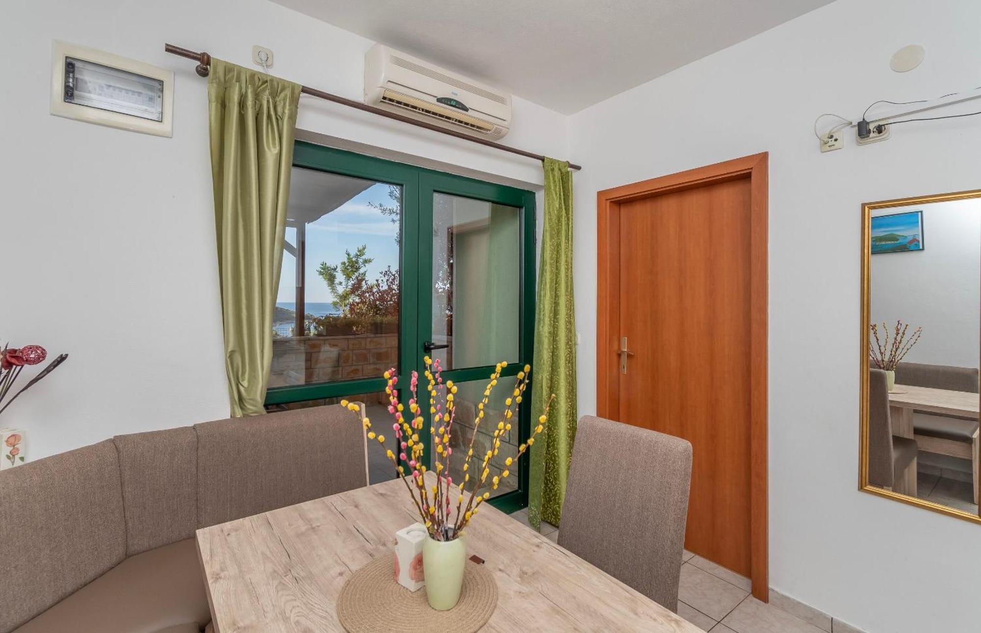 Apartma Toni *