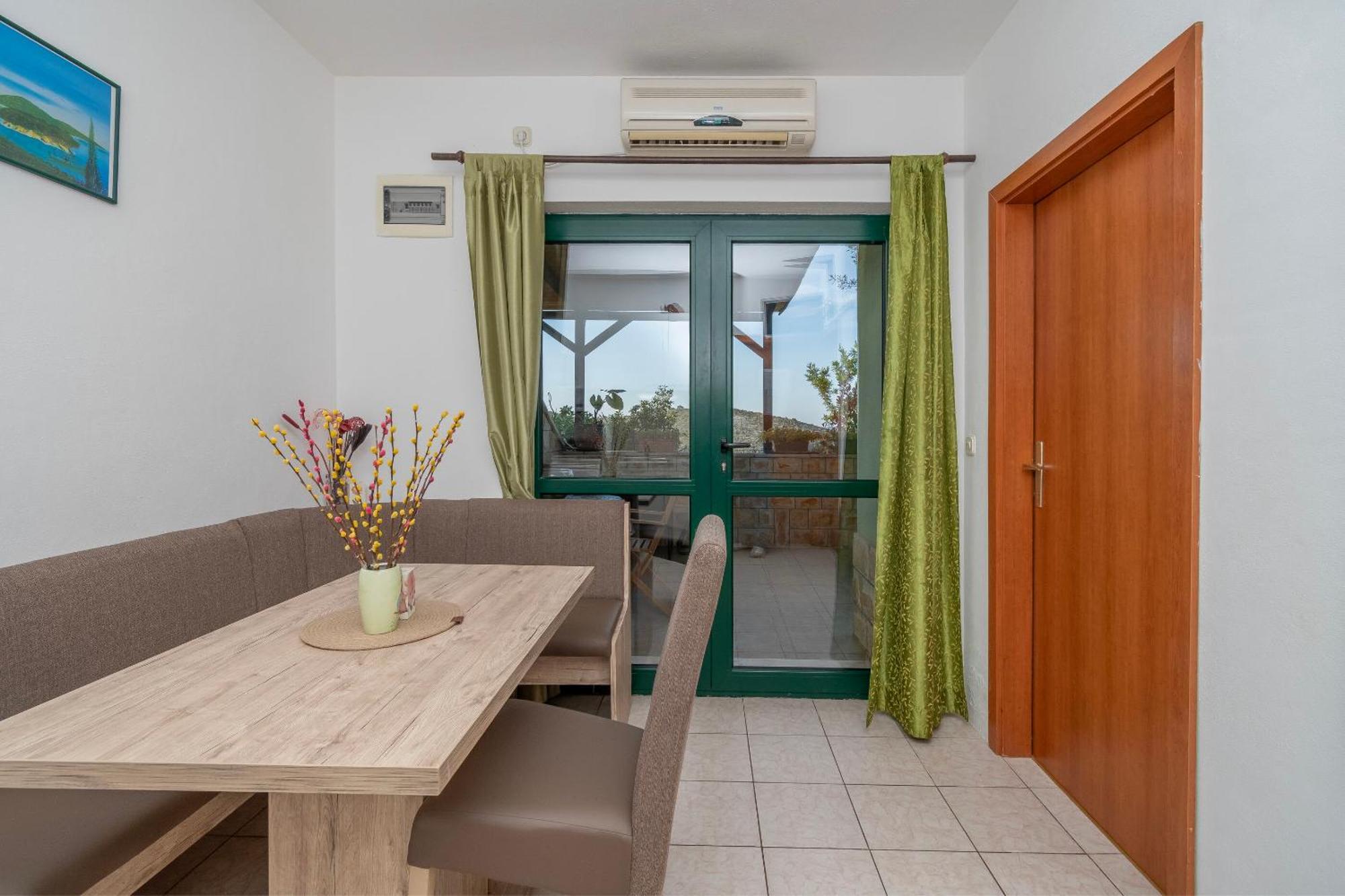 Toni Apartma Maslinica